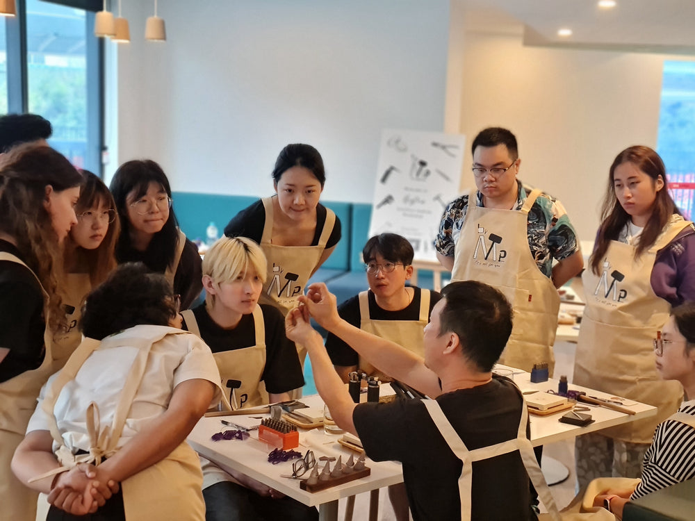 UniLodge mobile jewellery-making event