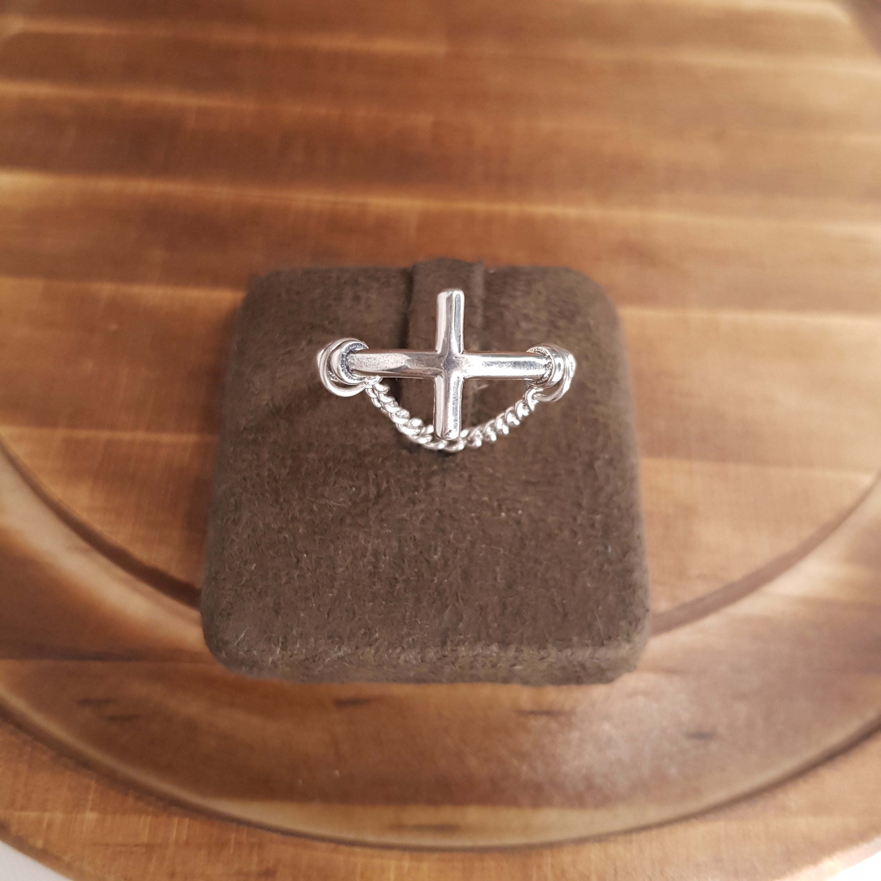 The Chain Cross Ring – By Me Jewellery Workshop