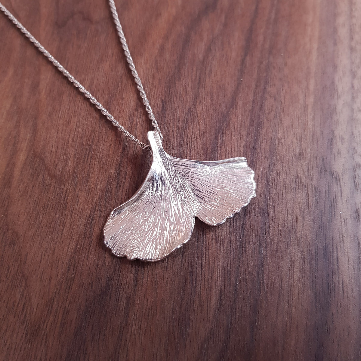 Leaf Pendant in 9ct Yellow Gold