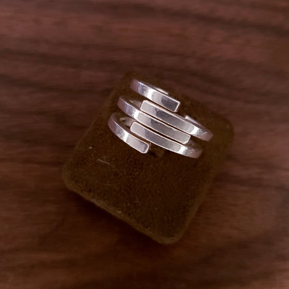 Hug Me Ring – By Me Jewellery Workshop