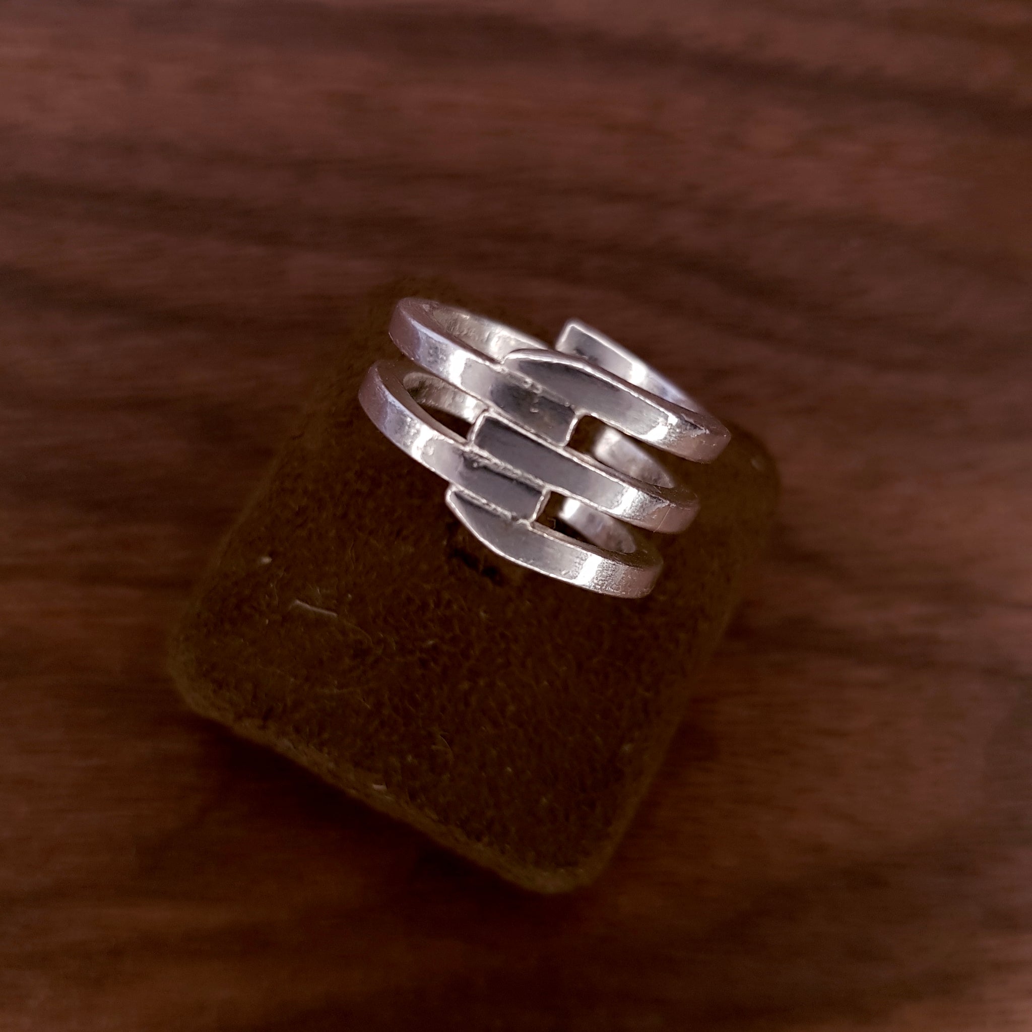 Hug Me Ring – By Me Jewellery Workshop